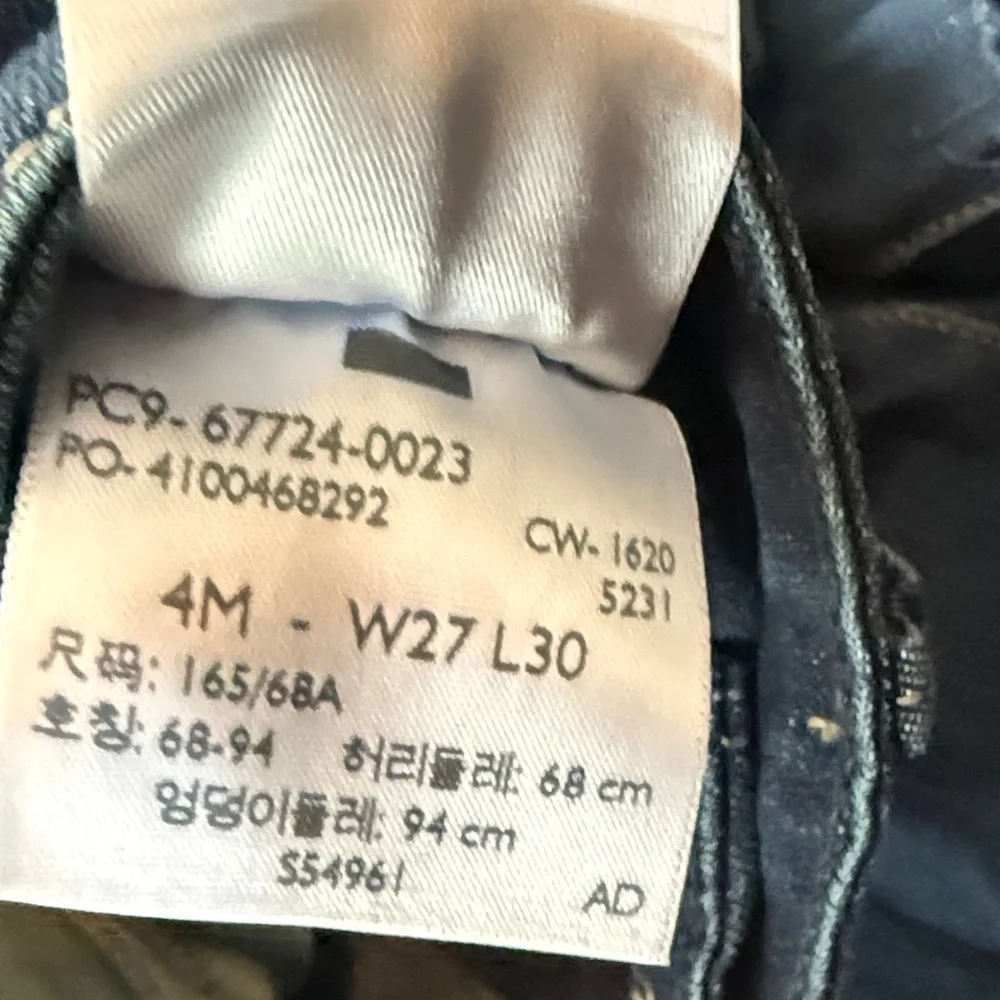 Signature by Levi Strauss Mid Rise Slim‎  Jeans- worn about 3x. Great shape